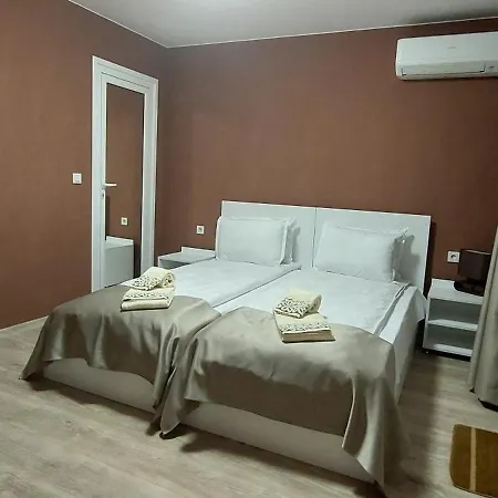Aleksandar Guest Hotel *