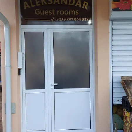 Aleksandar - Luxury Private Guest